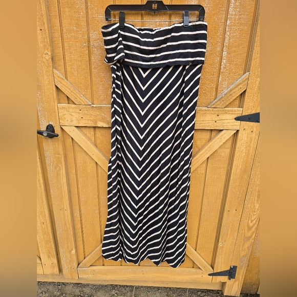 Calvin Klein Black and White Striped Maxi Skirt - Picture 1 of 4